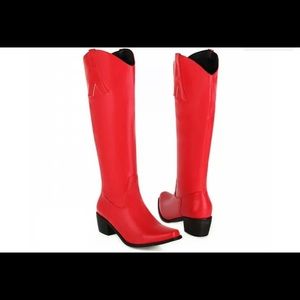 Beautiful never worn size 41 (9.5) too big for me I wear a size 9